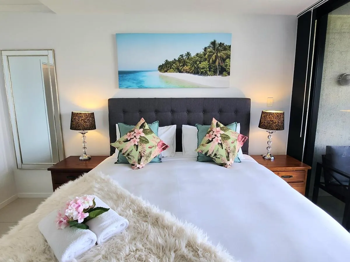 Cairns Luxury Seaview Apartment